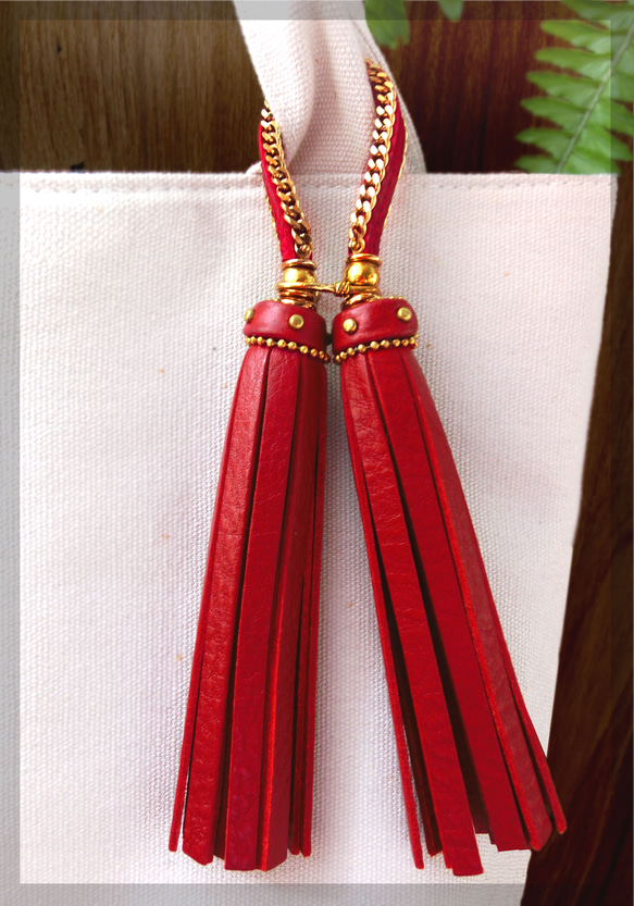 レザー ロングタッセルチャーム レッド 真鍮キヘイチェーンストラップ