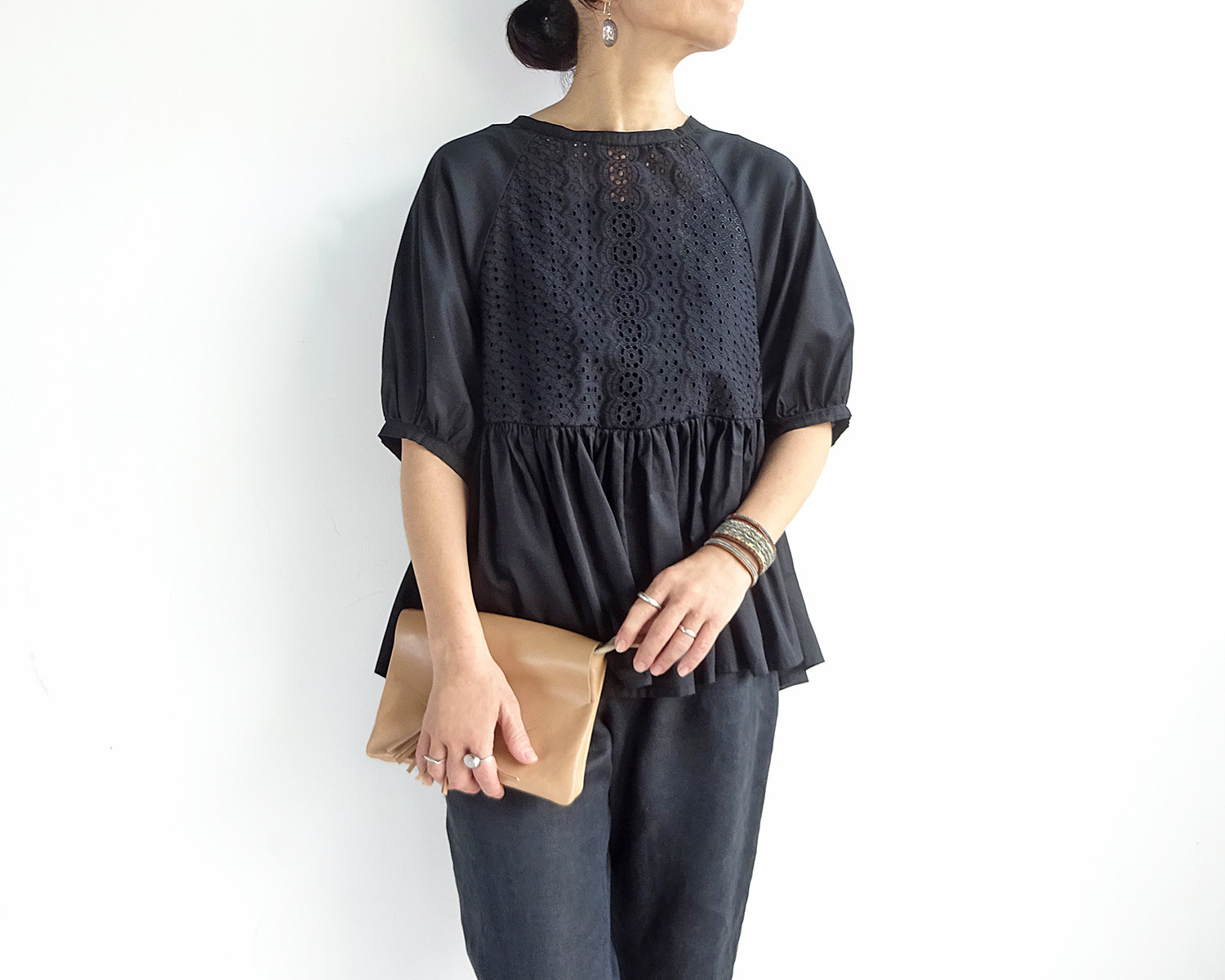 モデルチェンジの為、値下げ♪　カットワークブラウス（ブラック)