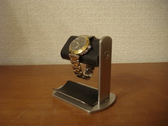 　腕時計スタンド　ウォッチスタンド　プラスドライバーでだ円パイプの角度を変えられるブラック腕時計スタンド　トレイ付き 2枚目の画像