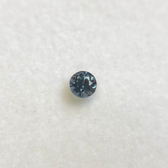 カラーチェンジガーネット 約0.09ct 約2.5mm マダガスカル産 1枚目の画像