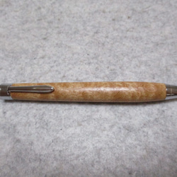 サペリ　キルト杢　キヌカオイル仕上げ　ワンピースタイプの木軸ボールペン　希少材 1枚目の画像