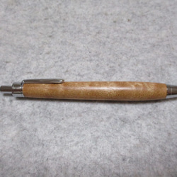 サペリ　キルト杢　キヌカオイル仕上げ　ワンピースタイプの木軸ボールペン　希少材 4枚目の画像