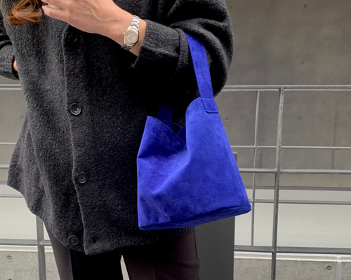 【未使用品】アイグナー　ワンハンドル　ショルダーバッグ　ロイヤルブルー 8d67561bc63803fd6e54e96f56dfb5