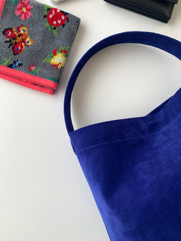 新色「長財布が横に入る‼︎本革ミニマルバッグ」ロイヤルブルー スエード ワンハンドルバッグ 10枚目の画像
