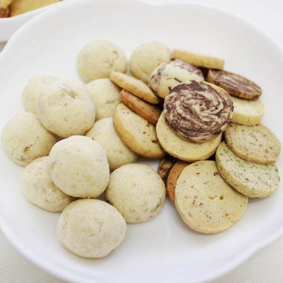 ≪母の日直送≫リボンの薔薇とカーネーションリースwith焼き菓子セット②ブルー 5枚目の画像