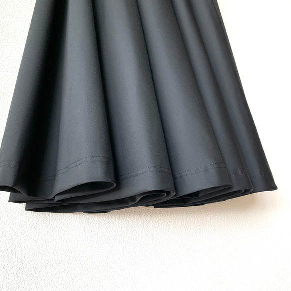 上質な素材にこだわる大人見えブラックサーキュラーロングスカート　春夏は涼しく秋冬は暖かい 17枚目の画像