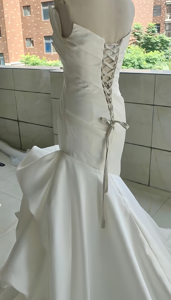 新着商品！高品質保証　胸フリル　ベアトップ　マーメイドドレス　サイズオーダー可能　編み上げ　背中見せ　ロングトレーン結婚 4枚目の画像
