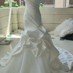 新着商品！高品質保証　胸フリル　ベアトップ　マーメイドドレス　サイズオーダー可能　編み上げ　背中見せ　ロングトレーン結婚 3枚目の画像