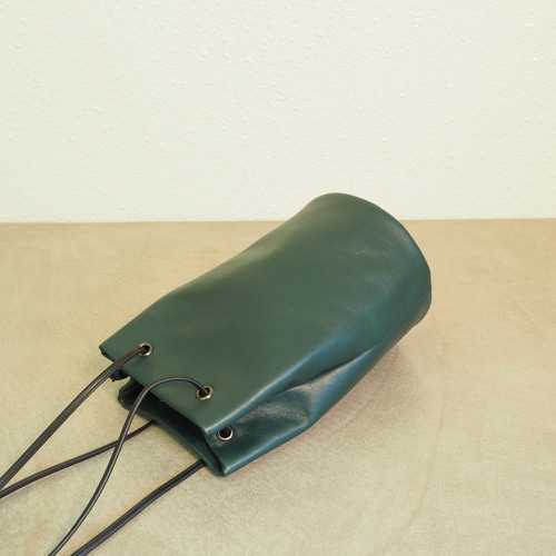 ドゥーニーアンドバーク　レザー巾着リュックバッグ　グリーン　未使用品 ドゥーニーアンドバーク レザー巾着リュックバッグ グリーン 未