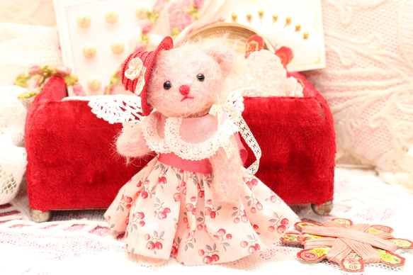 小さな小さなドレスベア♡ピンクのモヘア製テディベア　アンティーク素材で作ったドレスとお帽子 7枚目の画像