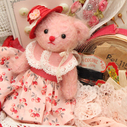 小さな小さなドレスベア♡ピンクのモヘア製テディベア　アンティーク素材で作ったドレスとお帽子 9枚目の画像