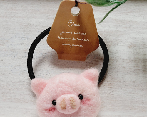 羊毛フェルトおにぎり＆食パン☆ベビーヘアクリップ　ヘアゴム 羊毛フェルトヘアゴム☆ぶたさん ヘアゴム ～hatci ～ 通販