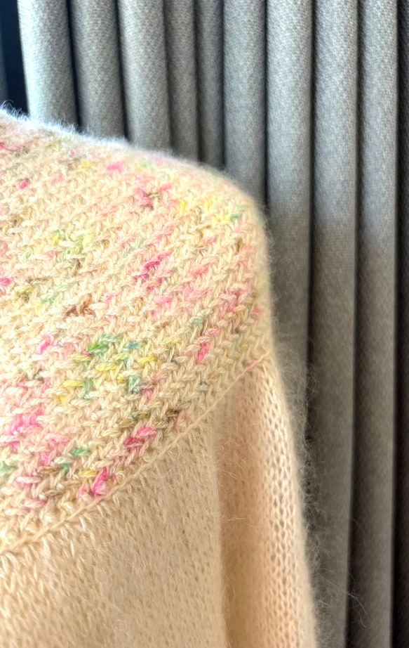 手編みセーター『hedgehog Fibres』『Isager』高級品質毛糸 (白) 9枚目の画像