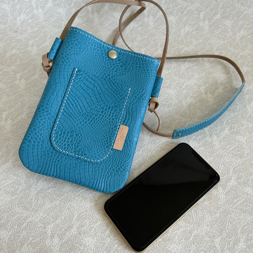 ☆受注生産‪☆ ターコイズブルーのレザー スマホショルダー‬
