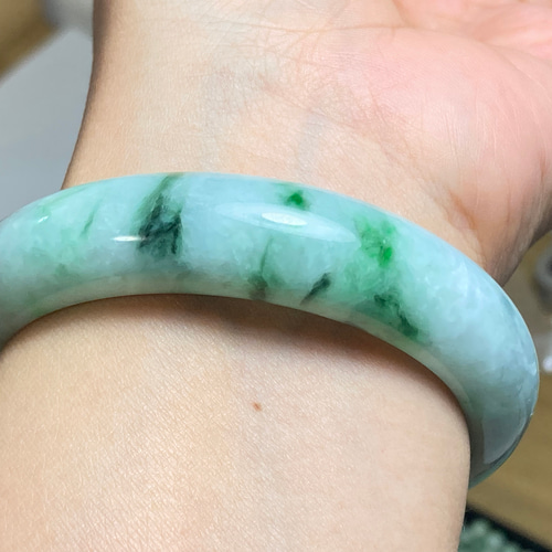 本翡翠バングル　ミャンマー産　氷種　ほんのりーラベンダー　緑　無含浸　無着色 本翡翠バングル ミャンマー産 氷種 ほんのりーラベンダー 緑 無