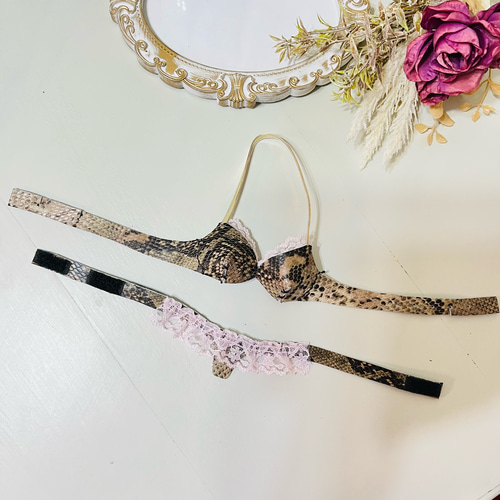 ボトルランジェリー ヘビ柄 本革 ワイン 日本酒 瓶飾り ジョークグッズ