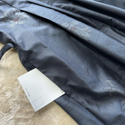 大島紬のノースリーブワンピース　ジャンパースカート　タックでゆったりシルエット　肩ボタン　着物リメイク 8枚目の画像