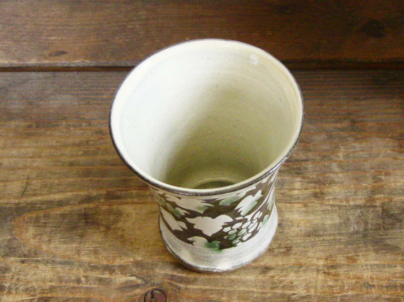 葡萄文フリーカップ（二彩） 3枚目の画像
