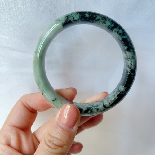 新入荷】本翡翠保証‼️天然翡翠 漂花バングル 内径約58.7mm 新入荷】本翡翠保証‼️天然翡翠 漂花バングル 内径約58.7mm