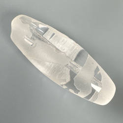 水晶製 三本爪 騎龍観音天珠 28.5ミリ sb2481 3枚目の画像