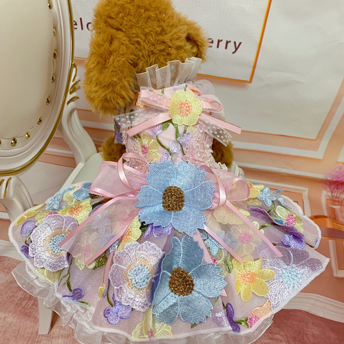 ヴィンテージドレス、ネコちゃんベスト２点おまとめです 犬猫うさちゃん服 カラフルフラワーの3D立体ドレス ペット服