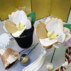 成人式 髪飾り 椿 ライトベージュ 白 振袖 二十歳 水引 ツバキ 和 ホワイト 和装 結婚式 ベルベット花 ウェディン 3枚目の画像