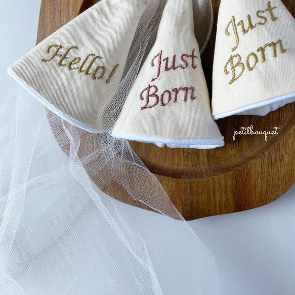 《justbornパーティーハット》ニューボーンフォト　新生児　赤ちゃん　ベビークラウン　ベビー　刺繍　命名書 8枚目の画像