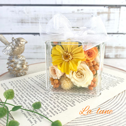 香水瓶プリザーブドフラワーアレンジ〜ビダミンカラーローズ・ジニア