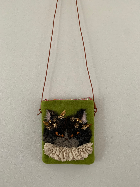 ふわふわもふもふ猫さん刺繍　羊毛フェルト生地のショルダーバッグ ふわふわもふもふ猫さん刺繍 羊毛フェルト生地のショルダーバッグ