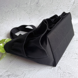 ふりふりが可愛いフリルバッグ*黒 ブラック×チェック 小さめバッグ 底板付きで形キープ 2段フリル 4枚目の画像