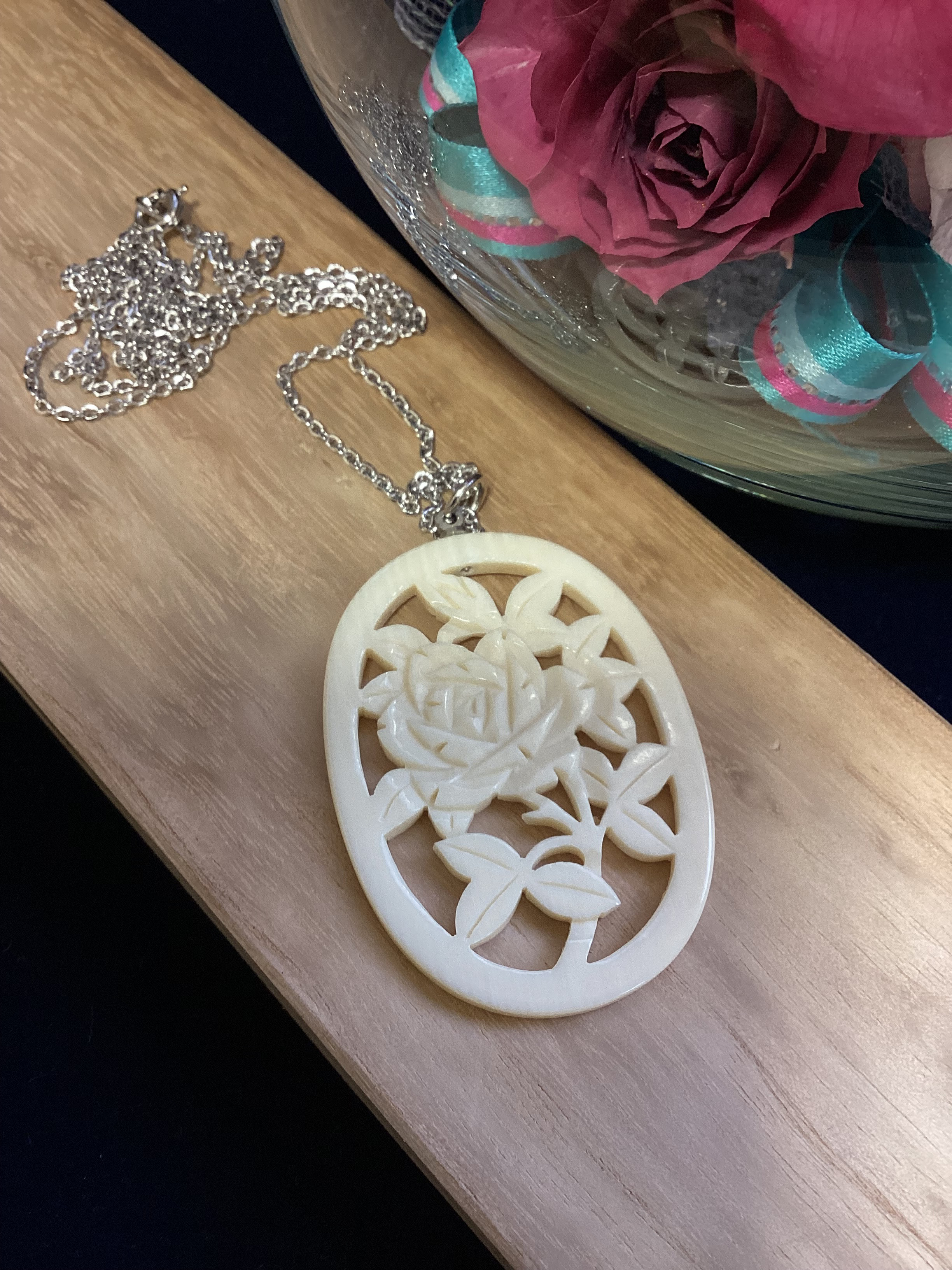 ☆本象牙ペンダント（両面薔薇彫り）※H-7