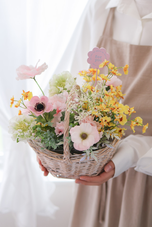 <<母の日限定>>カーネーションのフラワーバスケット♡Mサイズ・ピンク×イエロー 3枚目の画像