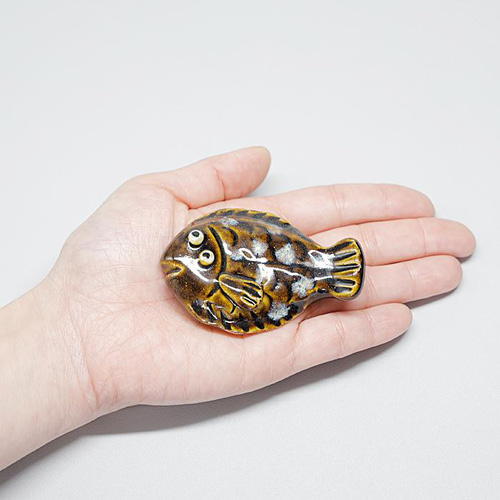 陶器「箸置き（カレイ）」 はし置き 箸休め 置物 かわいい 魚 手作り
