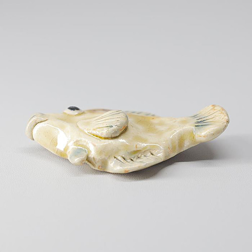ハンドメイド　陶芸　箸置き 陶器箸置き ヒラメ はし置き 箸休め 置物 かわいい 魚 手作り