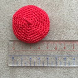 【こびとさんからの贈り物】直径約4㎝　赤いベレー帽 3枚目の画像