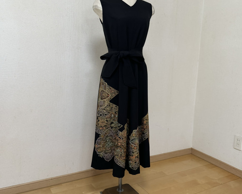 汕頭(スワトウ)刺繍の着物リメイクたっぷりＡラインロングワンピース絹М〜LL 汕頭(スワトウ)刺繍の着物リメイクたっぷりAラインロング