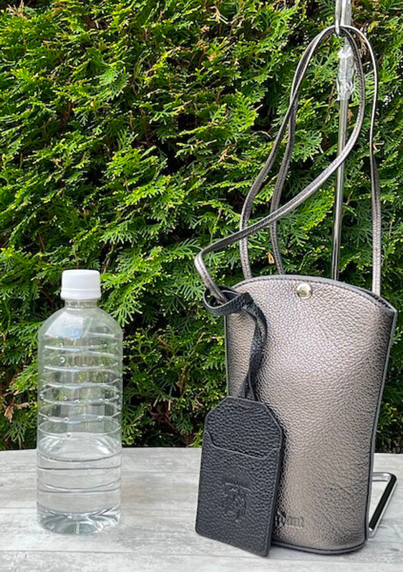 <NEW>小ぶりですが、携帯、長財布が入る実用的なショルダーバッグです。GUNMETAL 7枚目の画像