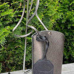 <NEW>小ぶりですが、携帯、長財布が入る実用的なショルダーバッグです。GUNMETAL 4枚目の画像