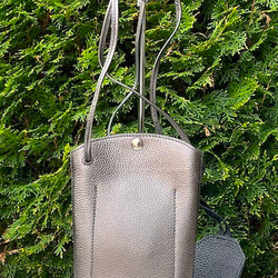 <NEW>小ぶりですが、携帯、長財布が入る実用的なショルダーバッグです。GUNMETAL 6枚目の画像