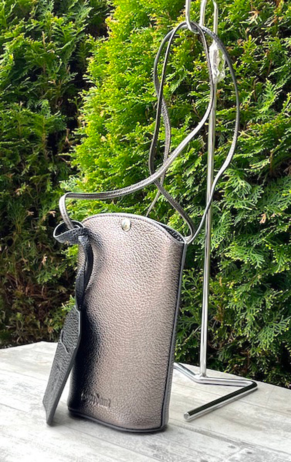 <NEW>小ぶりですが、携帯、長財布が入る実用的なショルダーバッグです。GUNMETAL 5枚目の画像