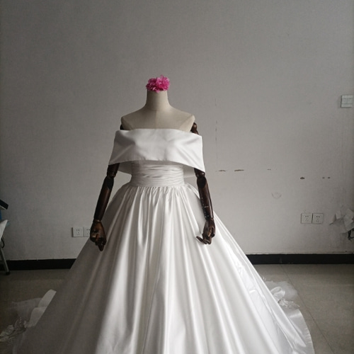 豪華！ウエディングドレス オフホワイト プリンセスライン 取り外し  