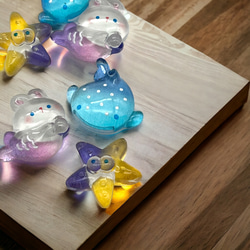 naviiインテリア-ハンドメイド作家- です。ねこちゃん海塗りパーツ アクリルパーツ デコ 海の生き物 sea 同タイプ2個 クジラ ヒトデ