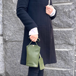<NEW>小ぶりですが、携帯、長財布が入る実用的なショルダーバッグです。GREEN 1枚目の画像