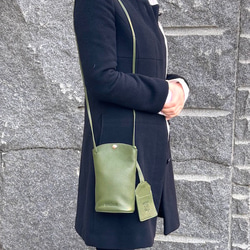 <NEW>小ぶりですが、携帯、長財布が入る実用的なショルダーバッグです。GREEN 2枚目の画像