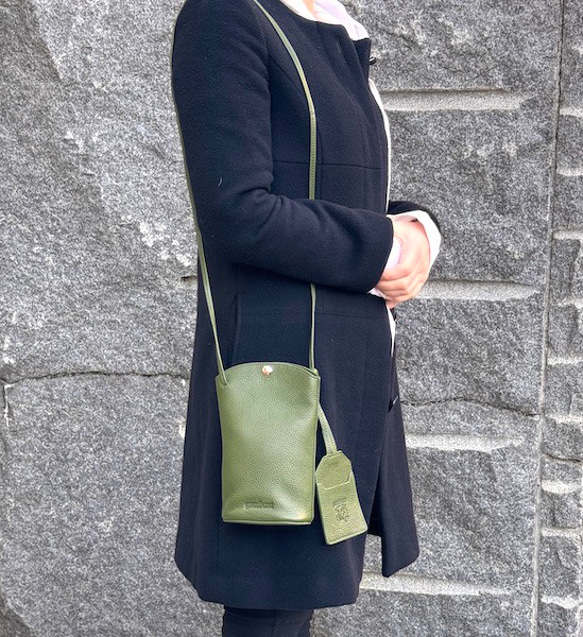 <NEW>小ぶりですが、携帯、長財布が入る実用的なショルダーバッグです。GREEN 2枚目の画像