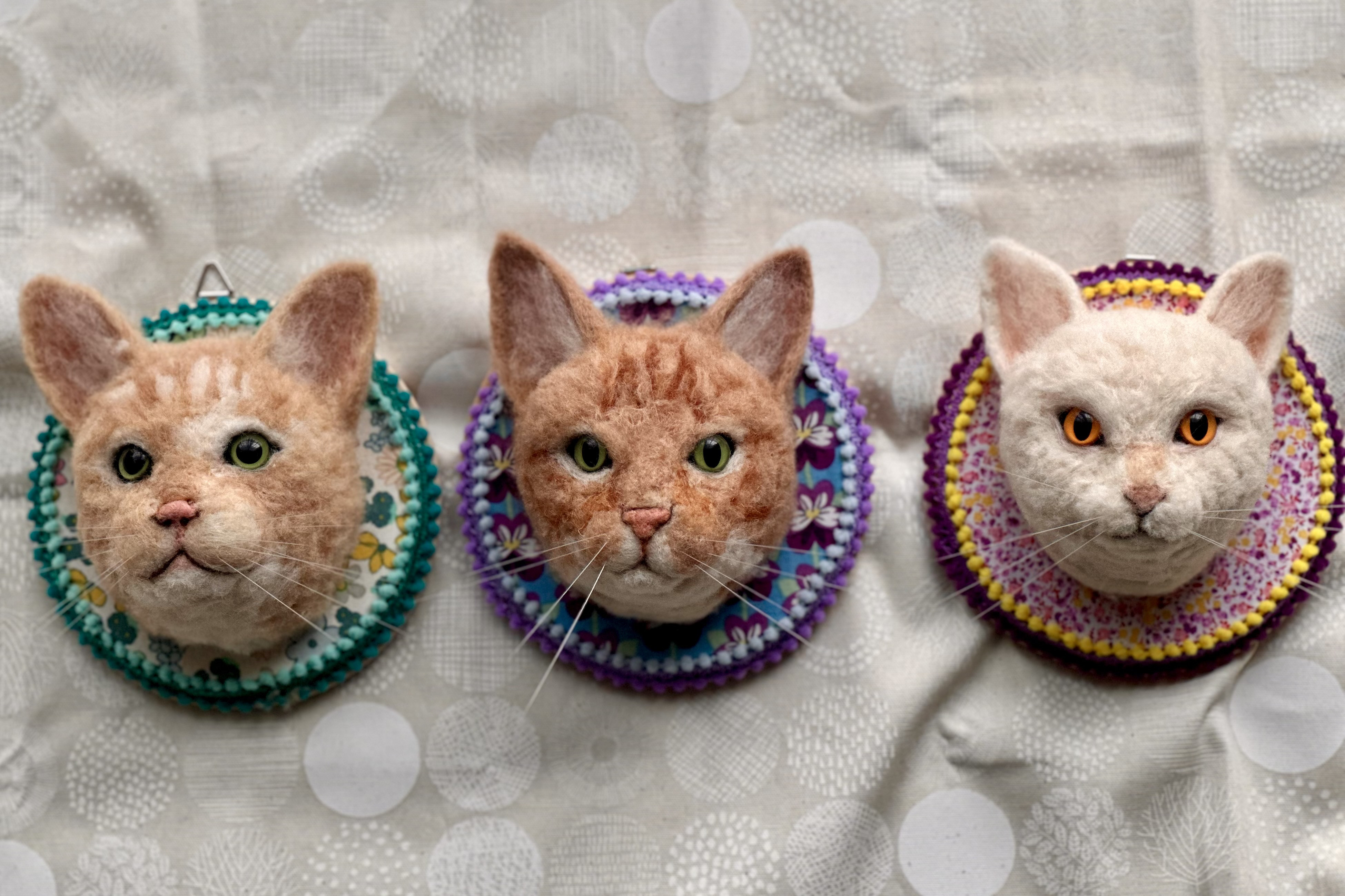 羊毛フェルト 猫 壁掛け ぶらさがり猫 羊毛フェルト 猫 壁掛け ぶらさがり猫 e-kinoko 羊毛フェルト