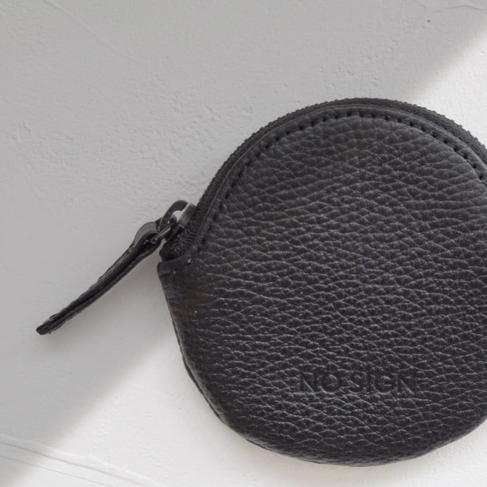 【送料無料】NO SIGN ノーサイン Coin caseコインケース ラウンド型 本革 エンボスレザー