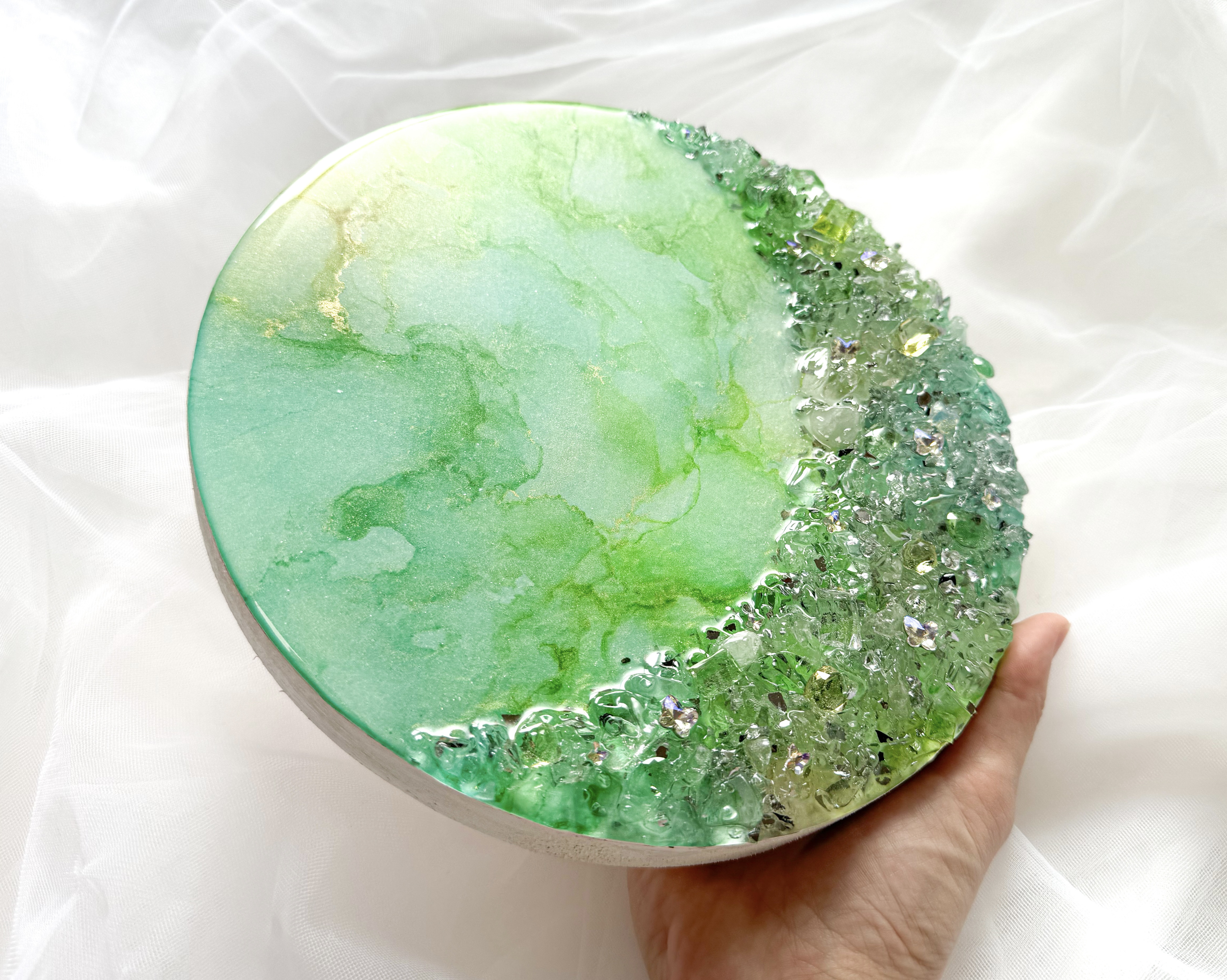 輝くペリドットの三日月✩アートパネル/アルコールインクアート