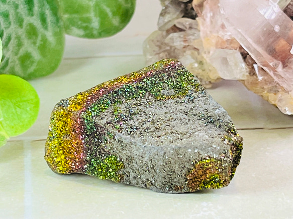【怨念払い】レインボー　パイライト　黄鉄鉱　結晶　原石　ラフストーン 1枚目の画像