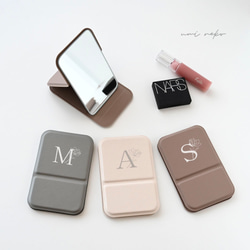 折りたたみ スタンドミラー イニシャル × 花 】 コンパクトミラー